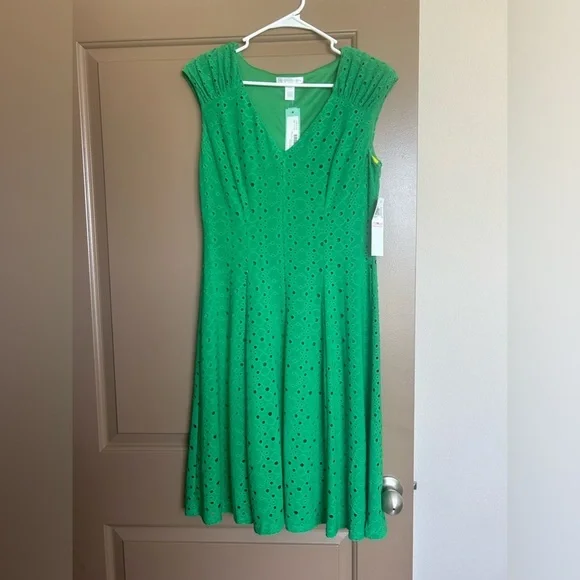 London Times Green Midi women’s dresses - Picture 3 of 5